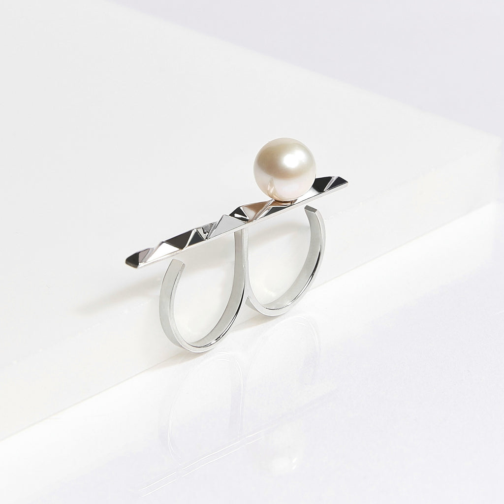 reckon bar ring with pearl